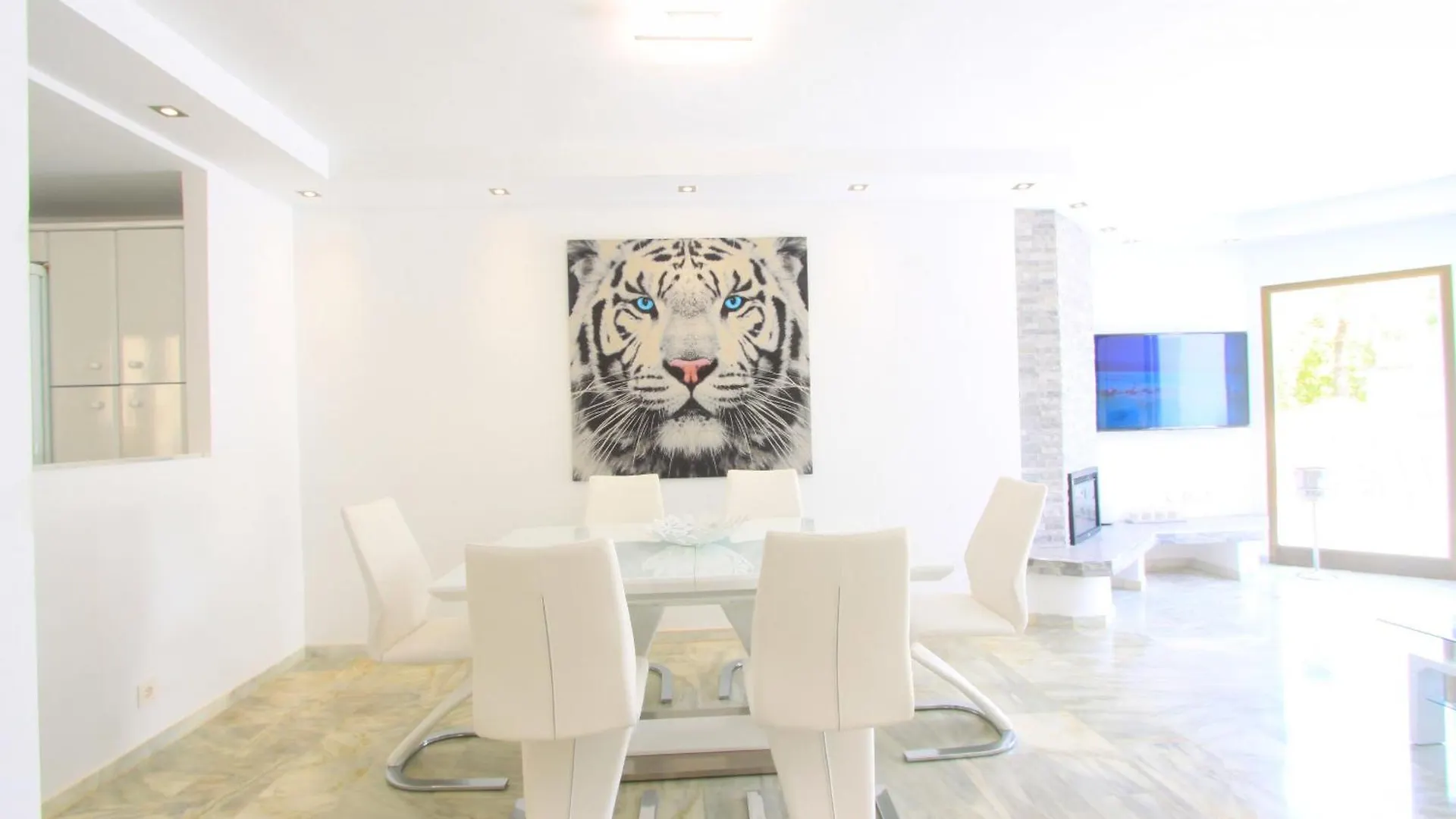 1093 Modern Beach Apartment , Huge Terrace , Bbq Marbella