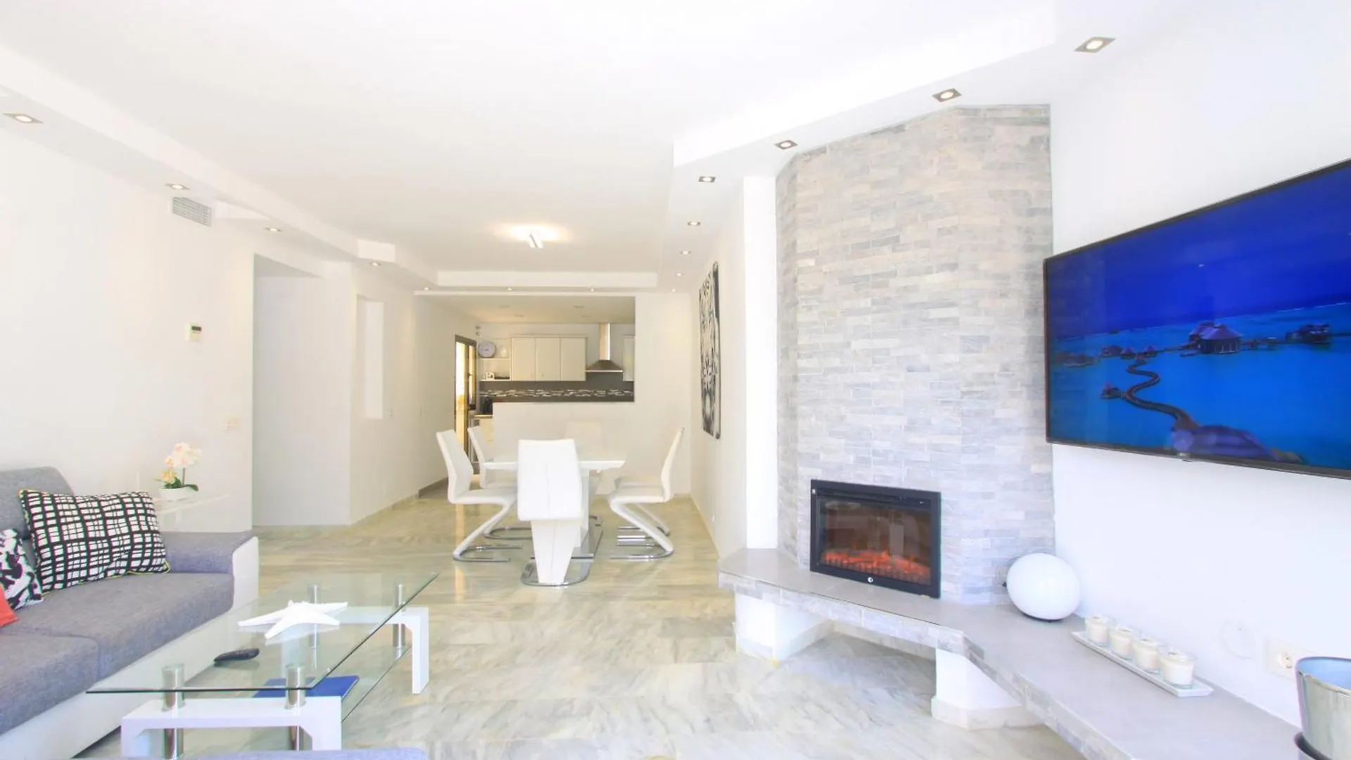 1093 Modern Beach Apartment , Huge Terrace , Bbq Marbella