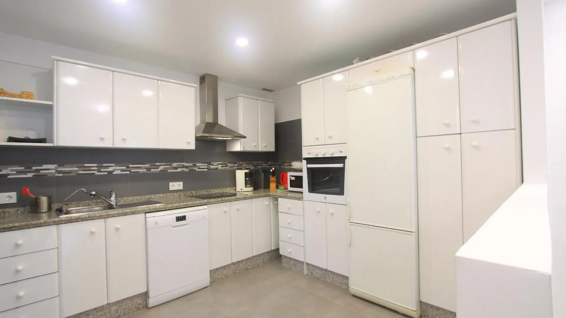 1093 Modern Beach Apartment , Huge Terrace , Bbq Marbella