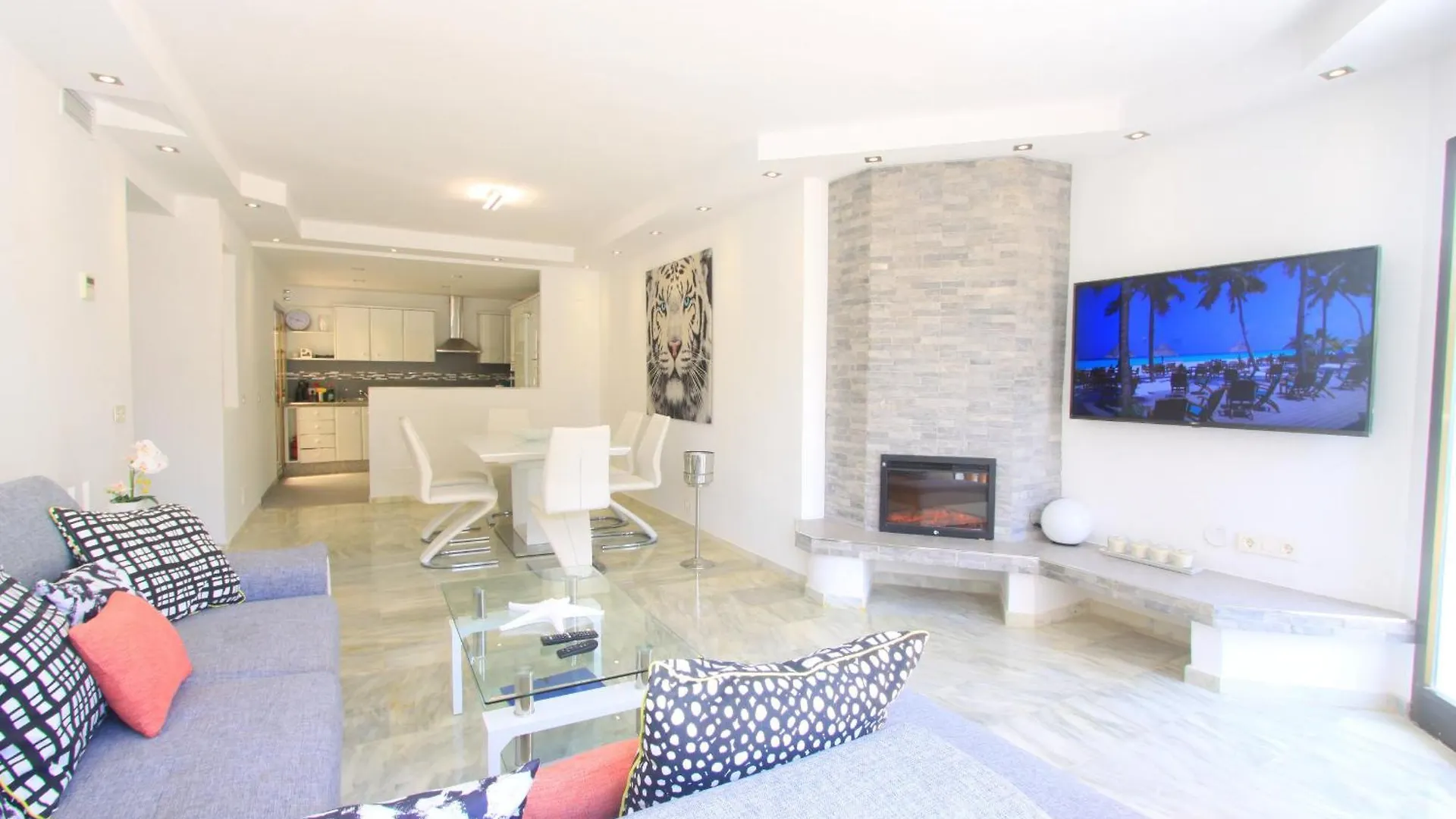 1093 Modern Beach Apartment , Huge Terrace , Bbq Marbella