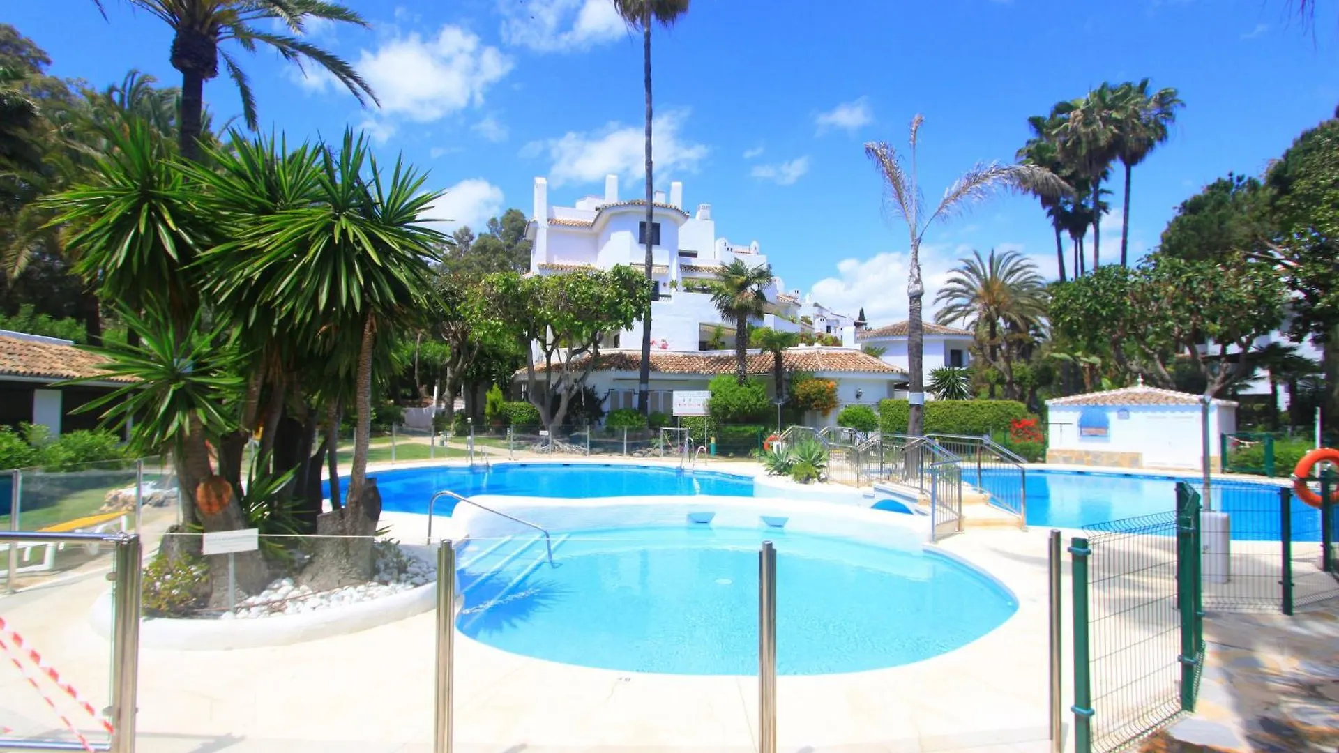 1093 Modern Beach Apartment , Huge Terrace , Bbq Marbella
