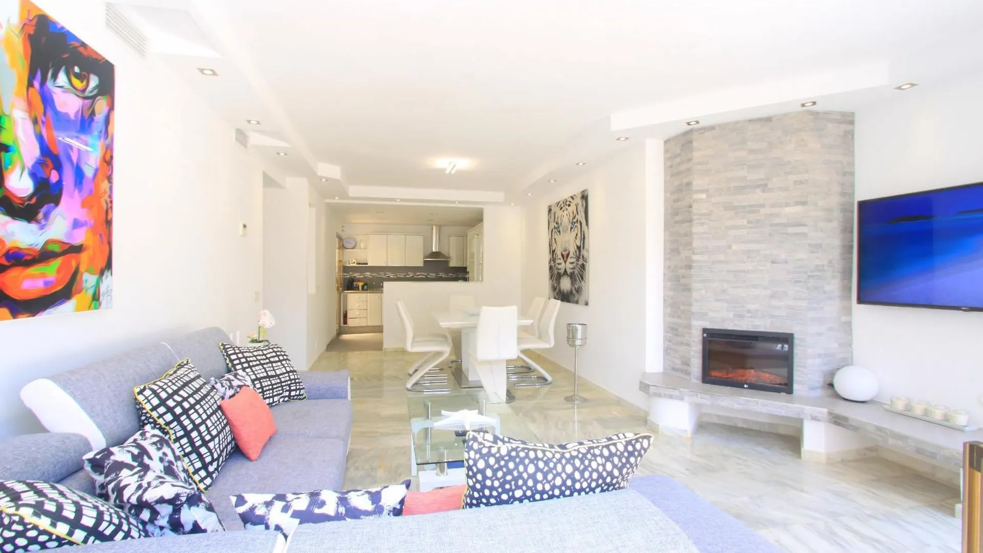 1093 Modern Beach Apartment , Huge Terrace , Bbq Marbella Spain