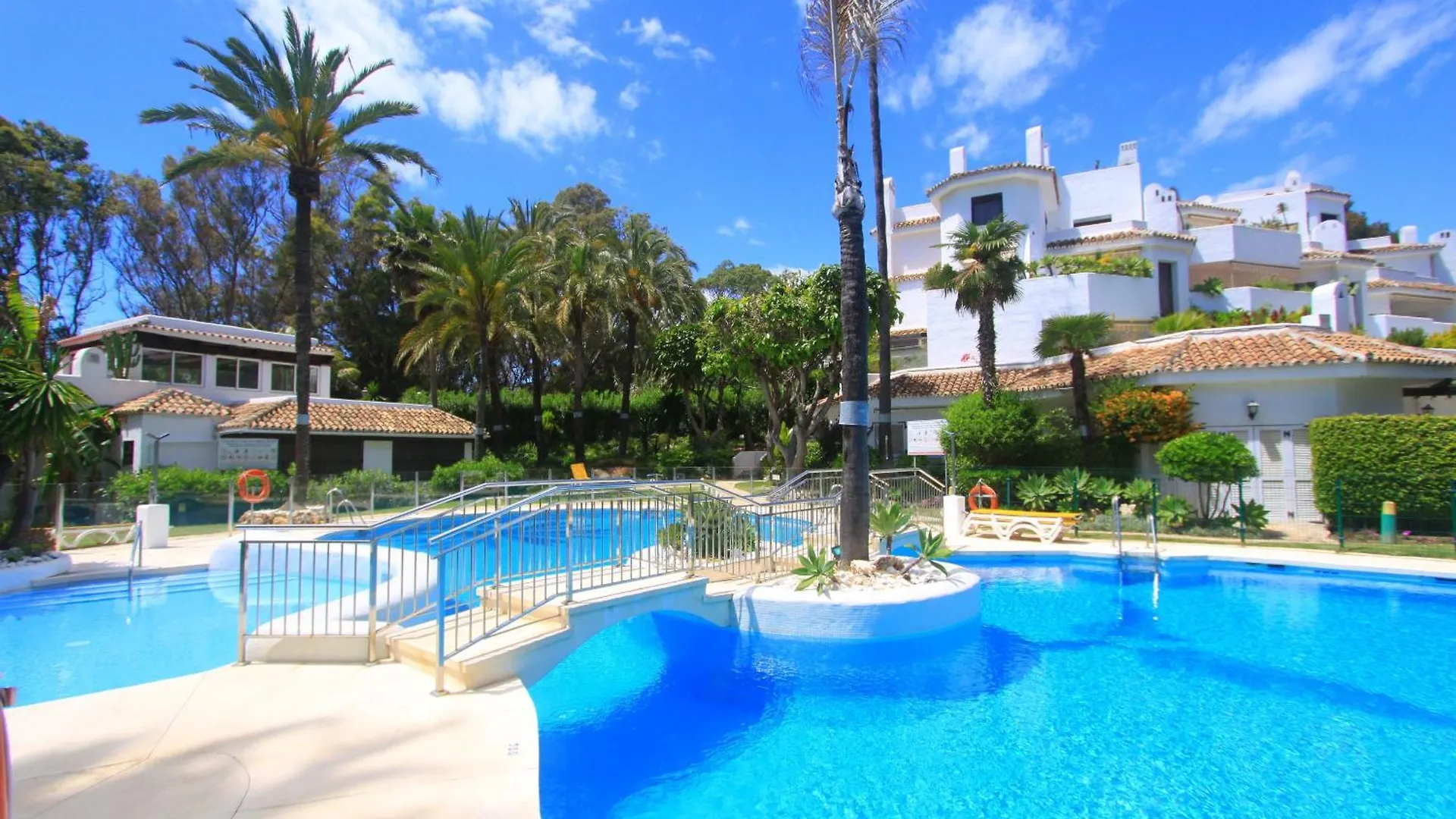 1093 Modern Beach Apartment , Huge Terrace , Bbq Marbella 0*,