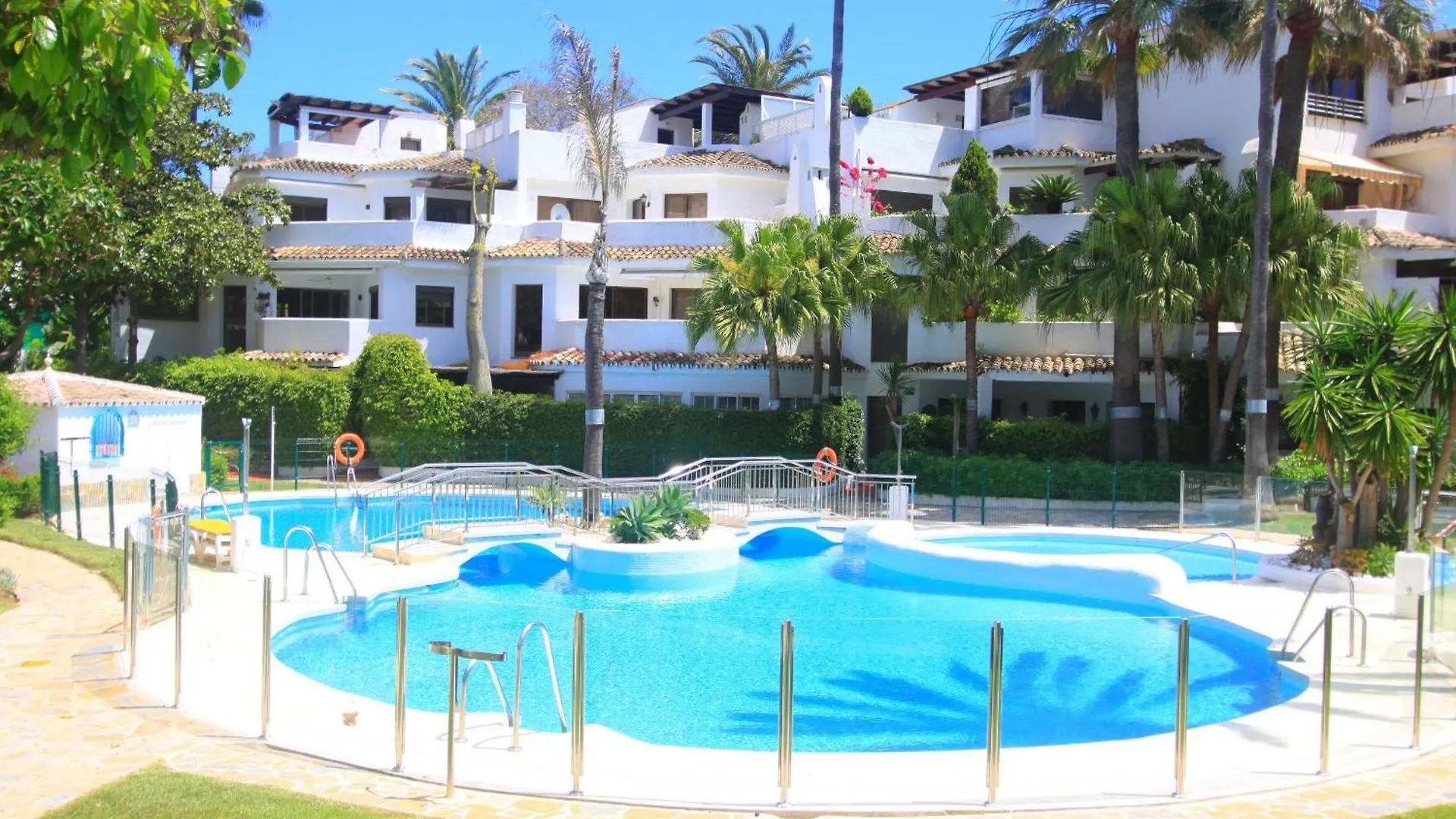 1093 Modern Beach Apartment , Huge Terrace , Bbq Marbella